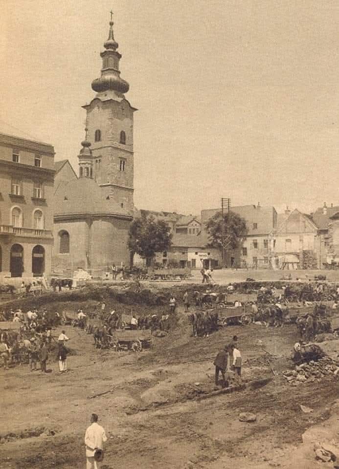 Dolac. Gradilište buduće tržnice 1928. godine, iskop. Pogled prema crkvi sv. Marije